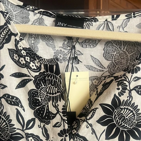 Jones New York Black and White Floral Blouse - Picture 2 of 4